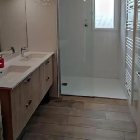 Casa de Férias Privative Des Cinq Tours Avec Piscine Vinezac