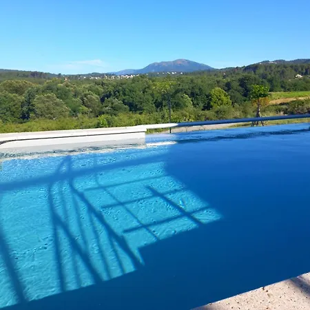 Casa de Férias Privative Des Cinq Tours Avec Piscine Vinezac